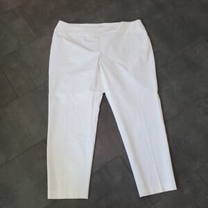 Curvy Crown & Ivy Bi Stretch Pull On White Cropped Capri Pants Womens Size 24 W